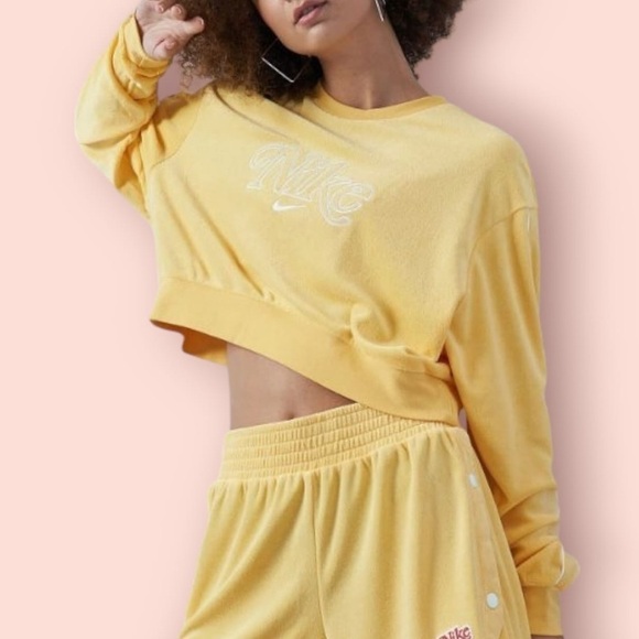 Nike Women’s Retro Femme French Terry Cropped Crew Sweatshirt, Size L - Picture 1 of 7